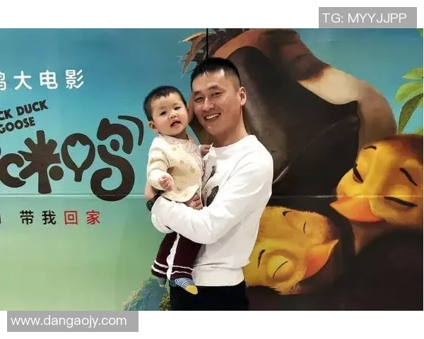 老抱着女儿的足球明星展现温情与坚韧的父爱之路 老抱着女儿的足球明星展现温情与坚韧的父爱之路