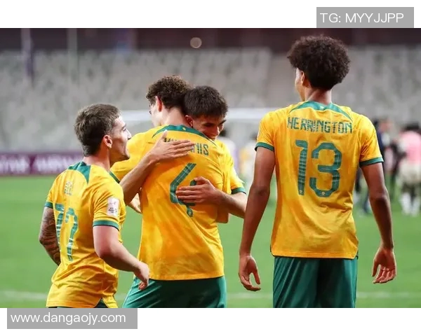 去年夺冠的足球明星背后的故事与荣耀之路 去年夺冠的足球明星背后的故事与荣耀之路