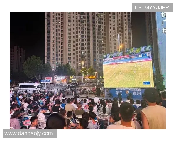 国际足球明星联赛盛况空前球迷热情高涨共庆足球盛宴 国际足球明星联赛盛况空前球迷热情高涨共庆足球盛宴