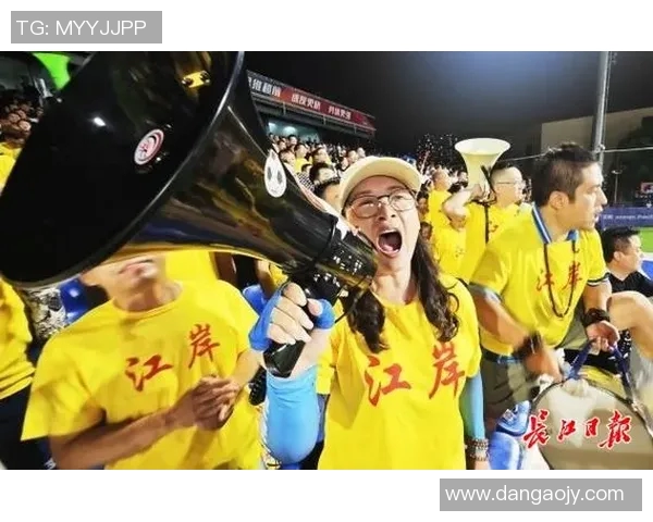 武汉足球队战术变革引发热议球迷热盼新赛季精彩表现与战术创新 武汉足球队战术变革引发热议球迷热盼新赛季精彩表现与战术创新