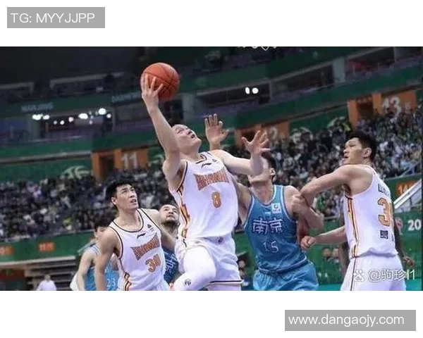 武汉篮球队在精英赛中的意识表现分析与战术探讨 武汉篮球队在精英赛中的意识表现分析与战术探讨